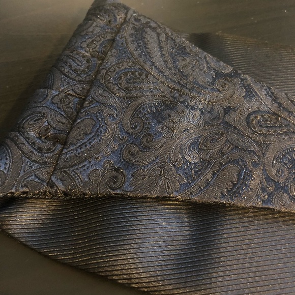 Dion Tux Cummerbund and Bow Tie - Picture 7 of 8